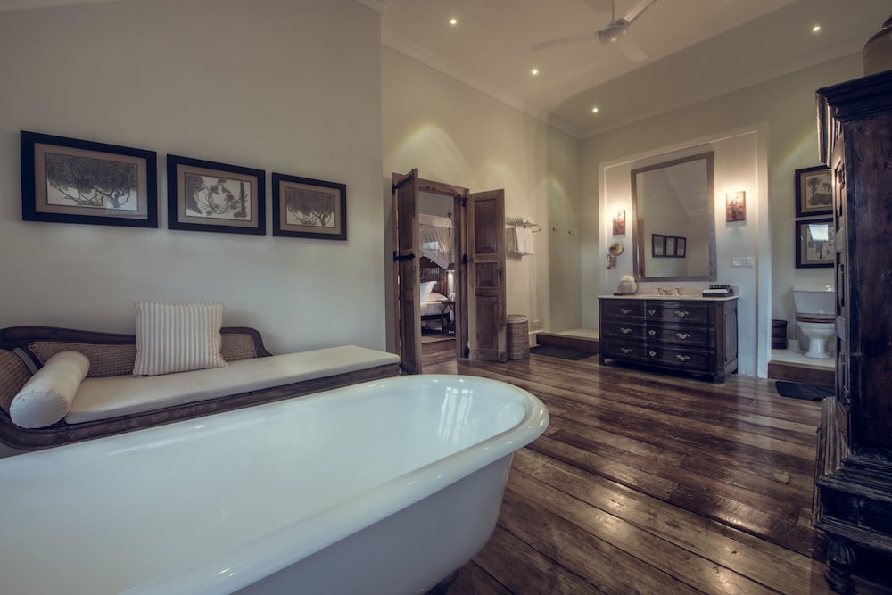 Taru Villas Rampart Street 19/50