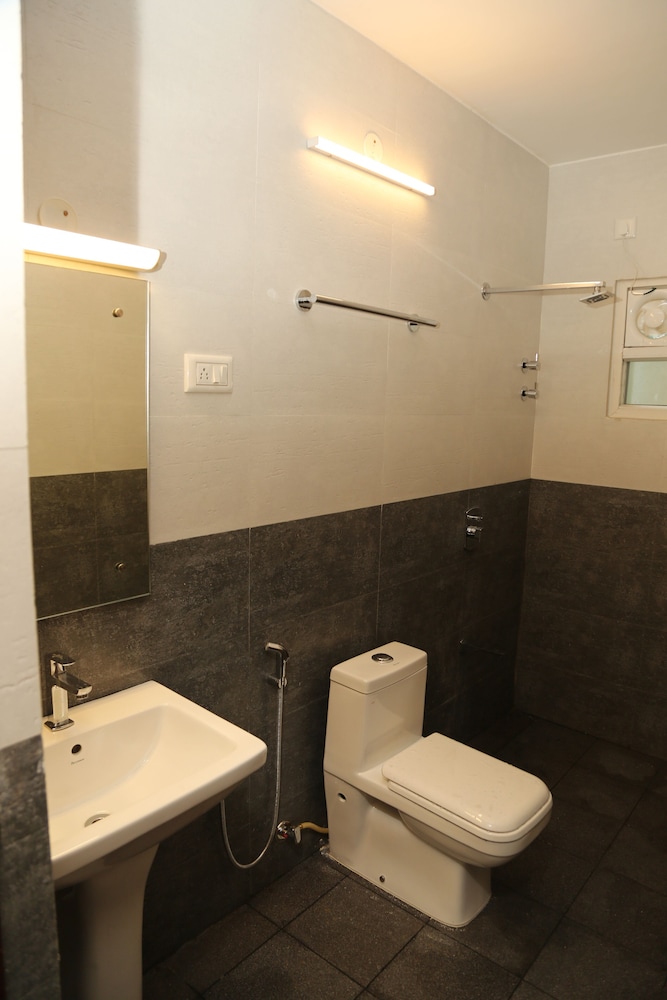 Soundarya Hotel 36/38