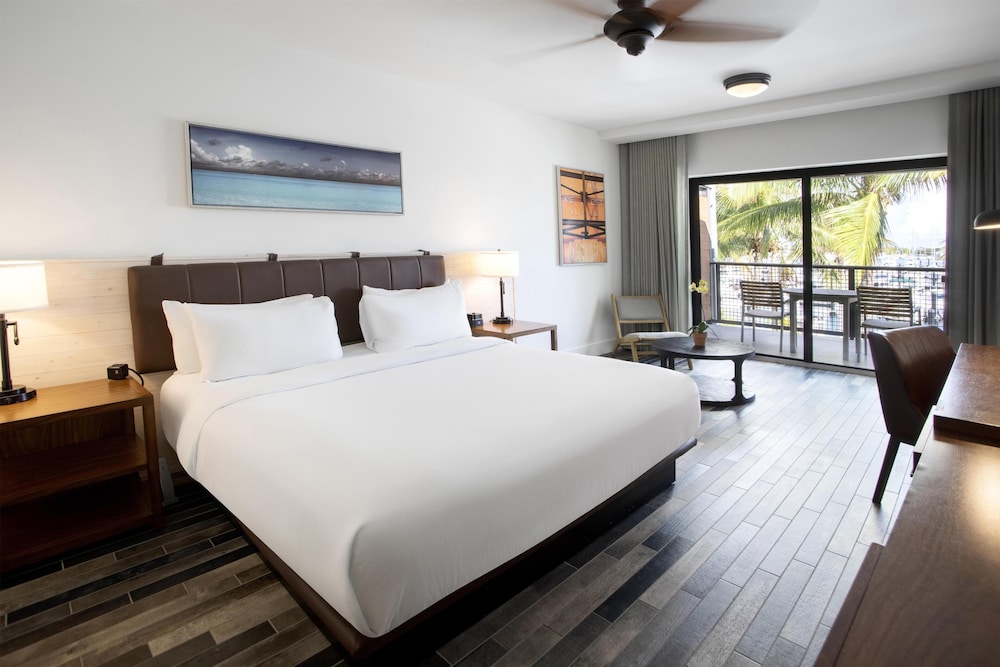 Lanai, Studio, Suite, King Bed, Pool Side