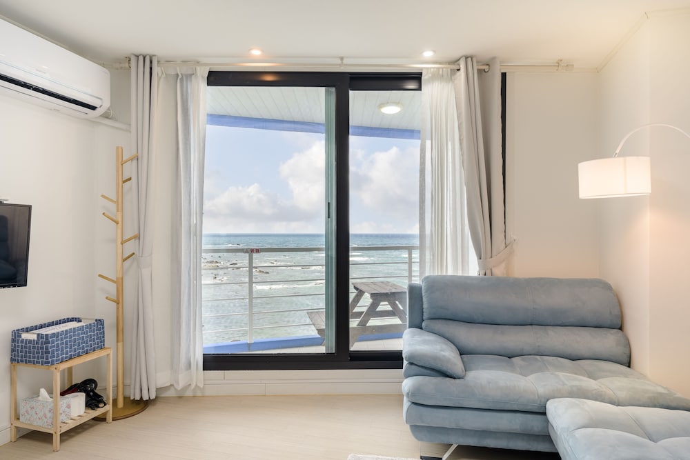 On The Sea Pension 57/80