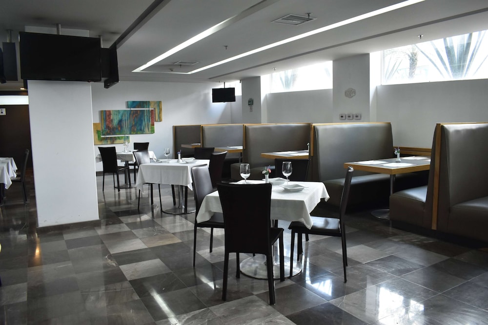 Ramada by Wyndham Mexico City Santa Fe 50/55