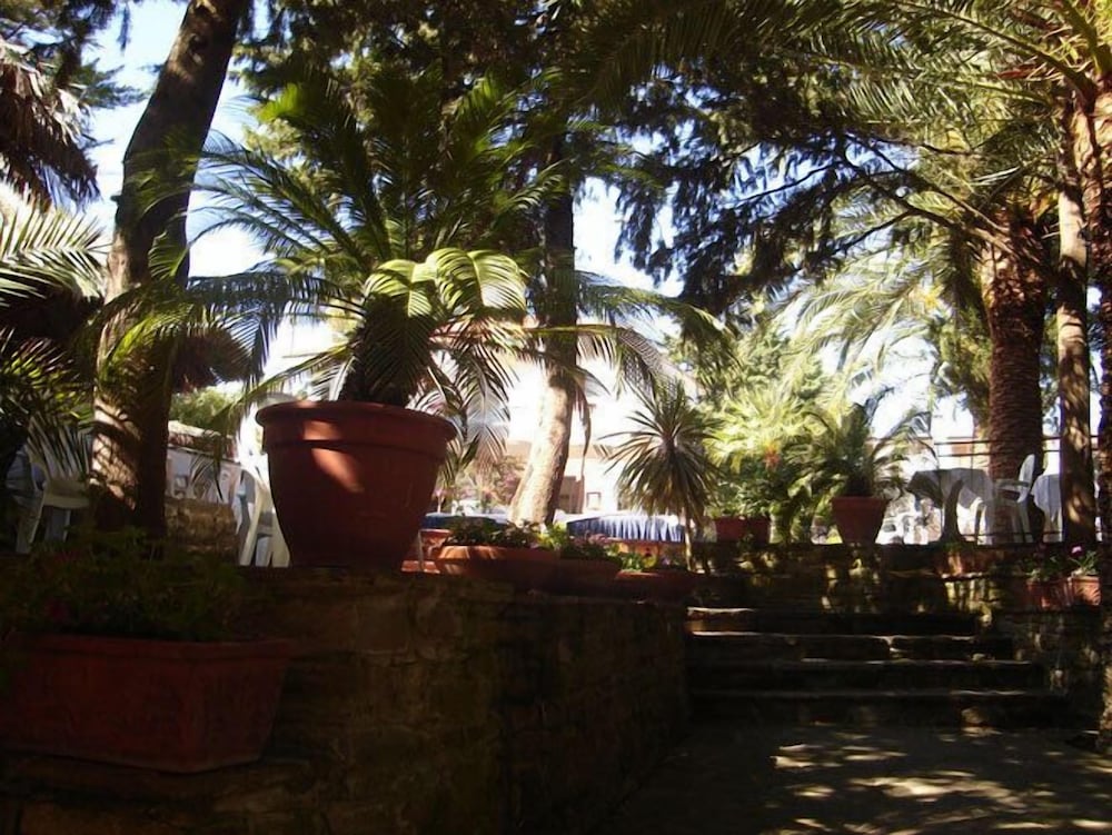 Eden Hotel 33/39