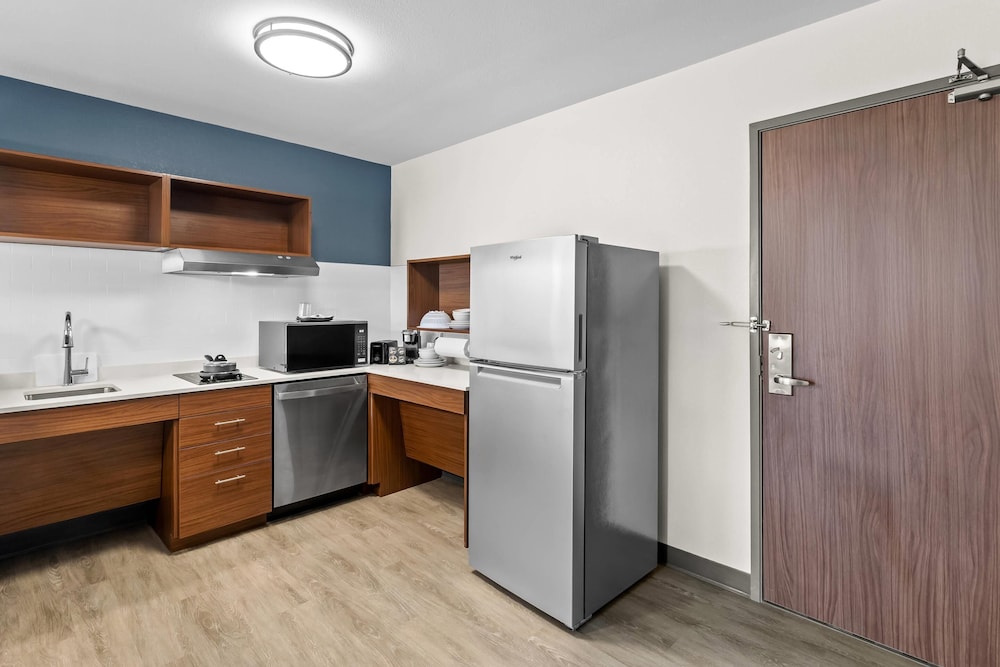 Everhome Suites Wichita Northeast 7/56