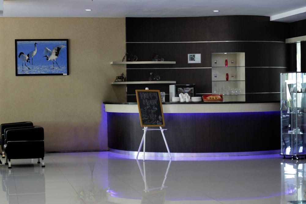 Megaland Hotel 10/53