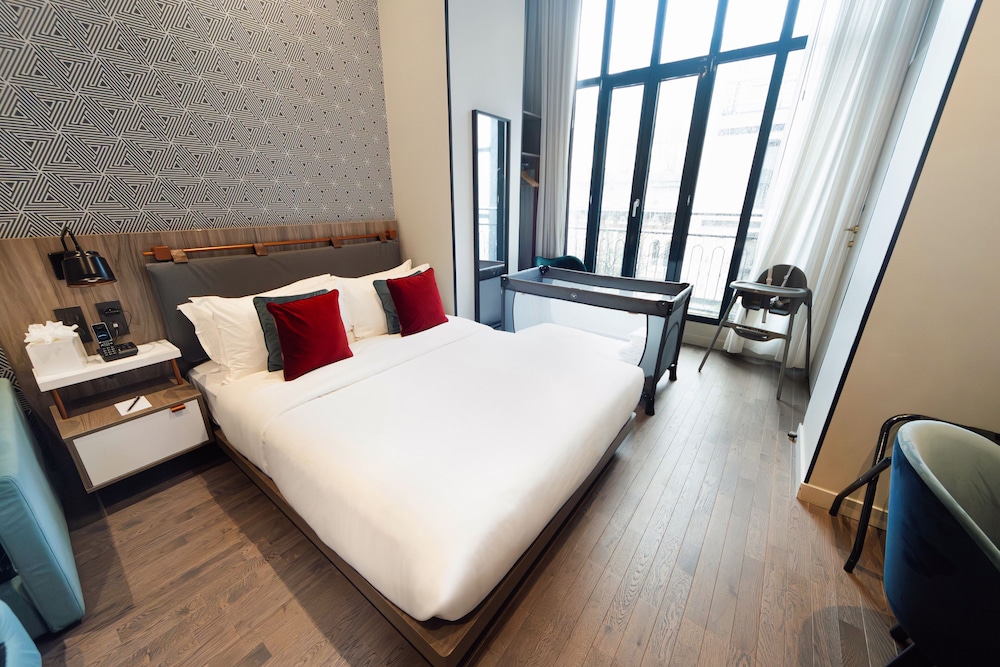 FAMILY, STUDIO, QUEEN BED, SOFA