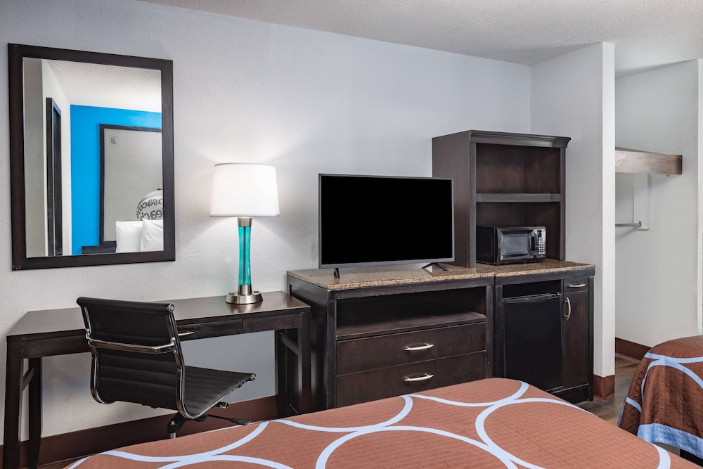Super 8 By Wyndham Pensacola 35/49