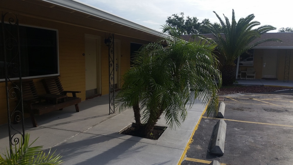 Americas Best Value Inn- Daytona Beach 2/35
