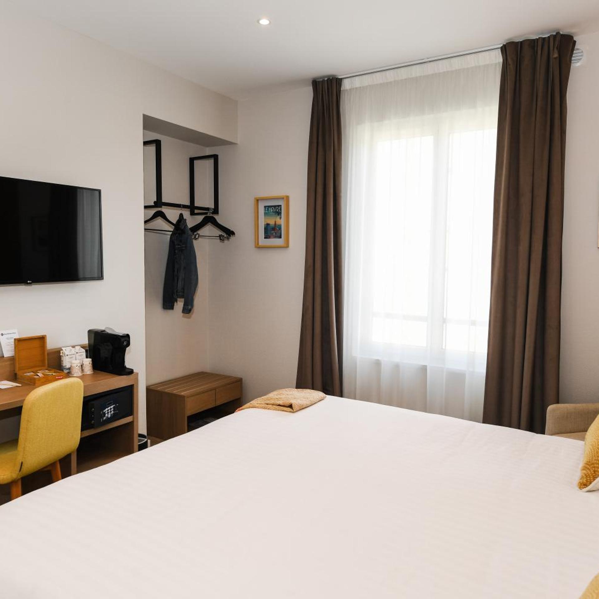 Adjoining, Double Bed