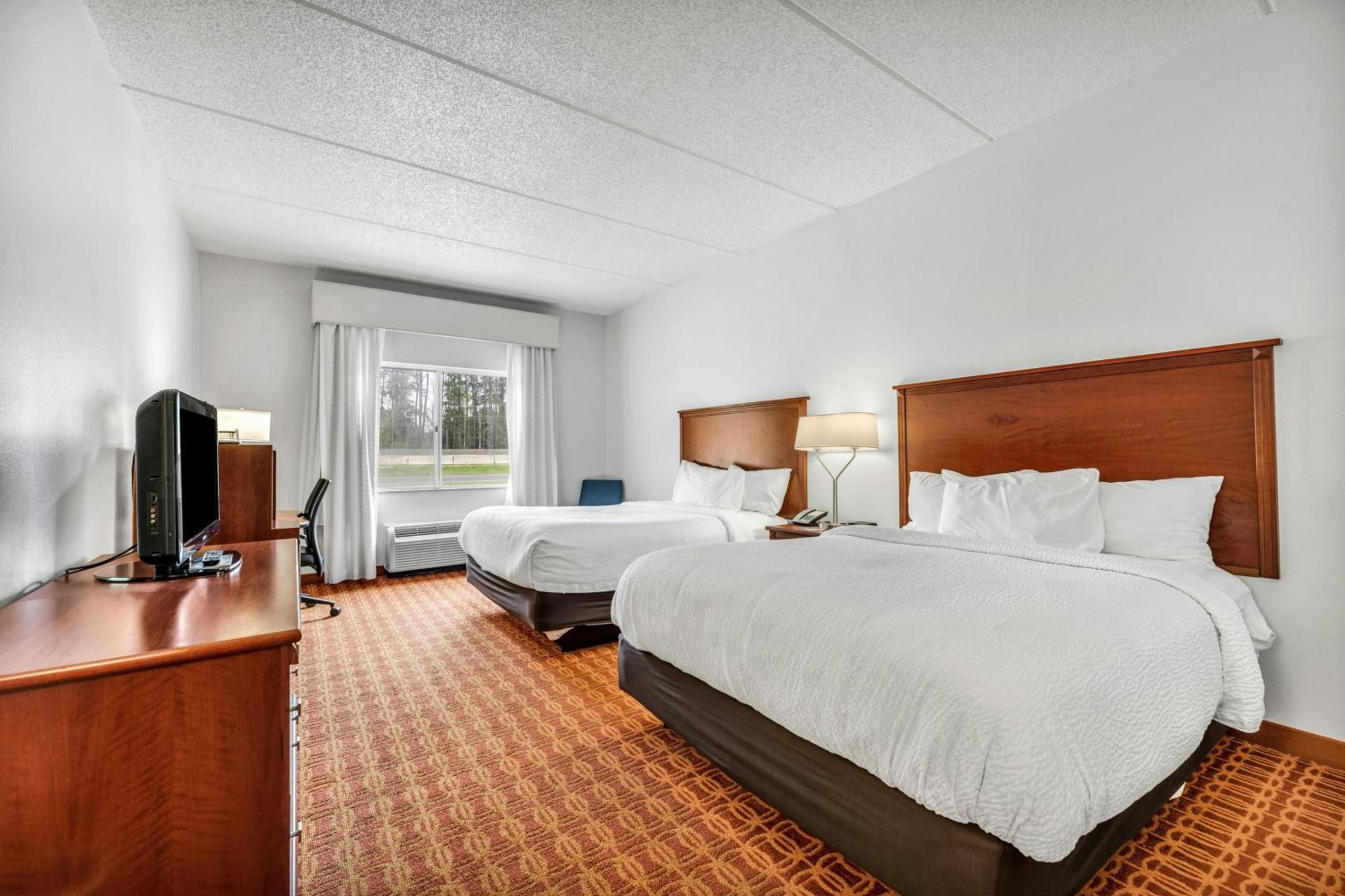 غرفة بسريرين كوين بحوض استحمام لذوي الإعاقة، FAIRFIELD INN AND SUITES LUMBERTON 3/8