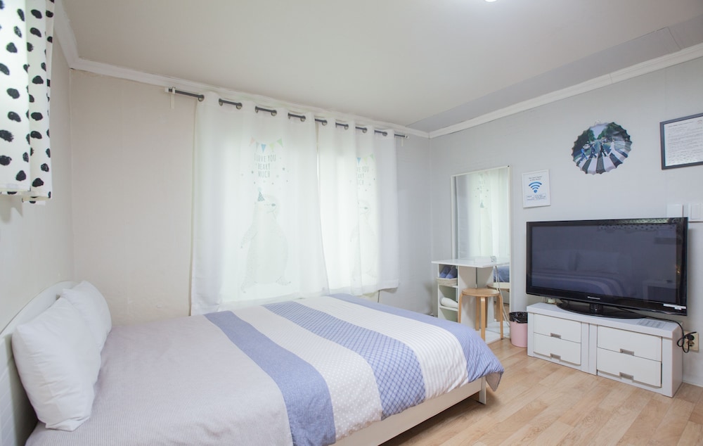 Jeong House 24/63
