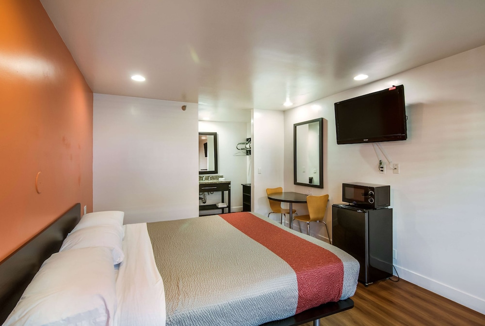 Motel6 Monterey Park, CA 11/47