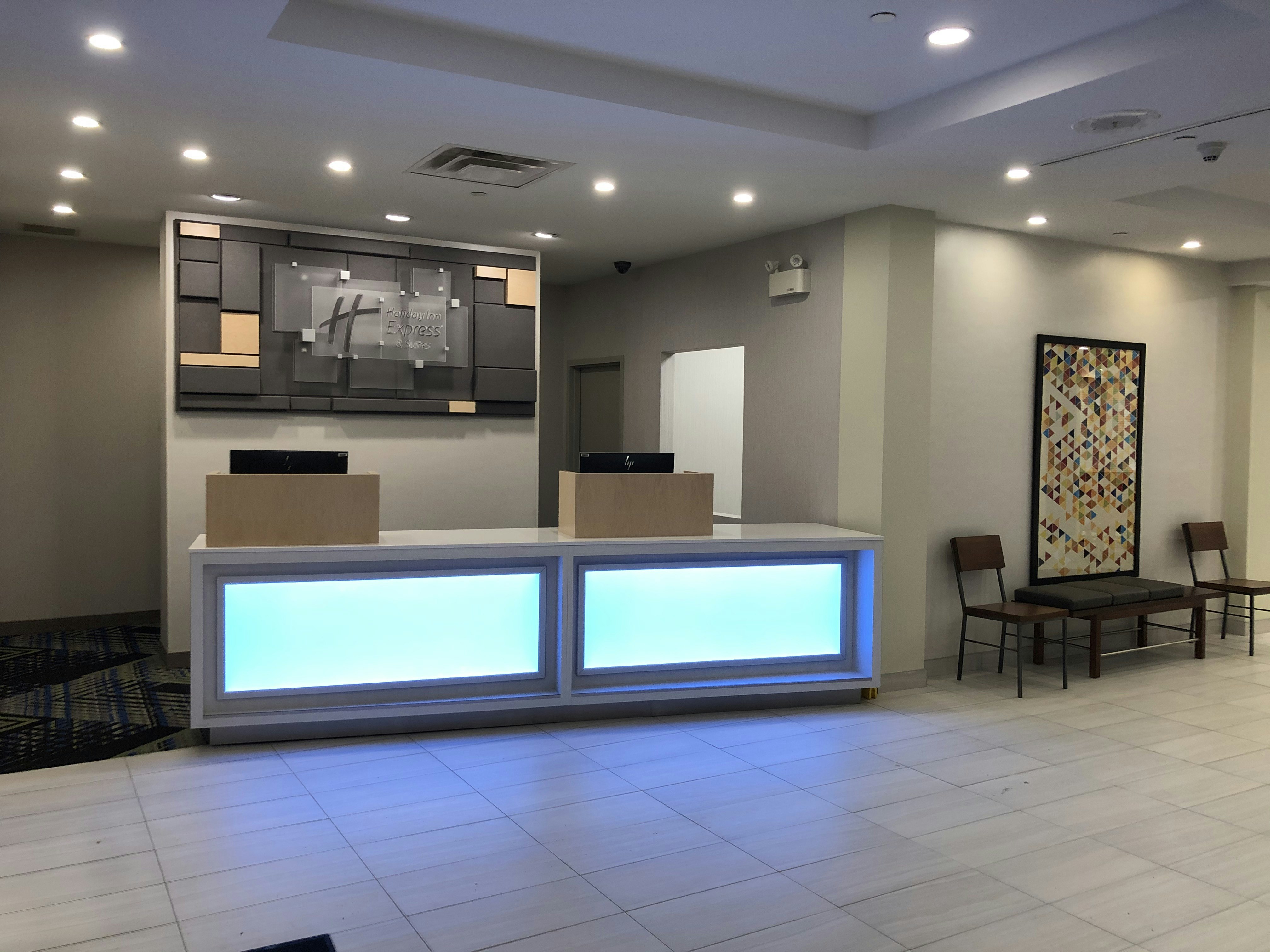 Holiday Inn Express Halifax Airport 8/65