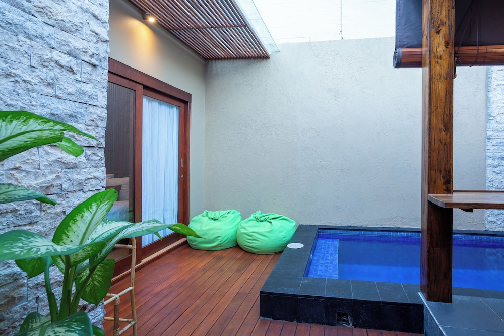 Radea Villa 8/61
