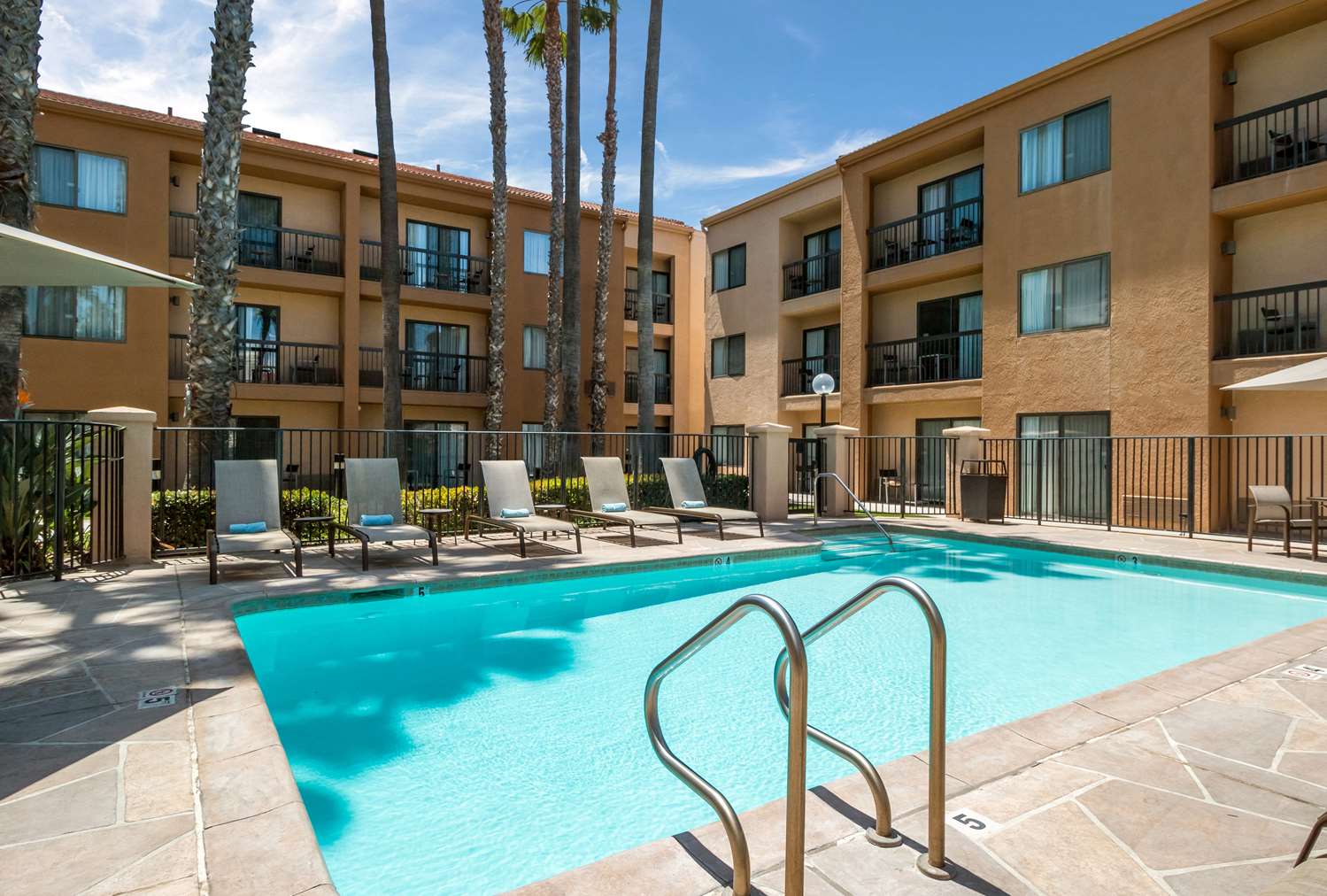 Sonesta Select Huntington Beach Fountain Valley 38/38