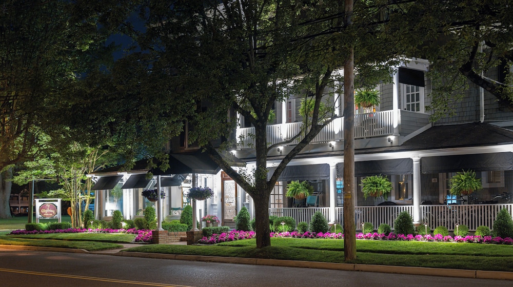 The Chateau Inn and Suites 2/57