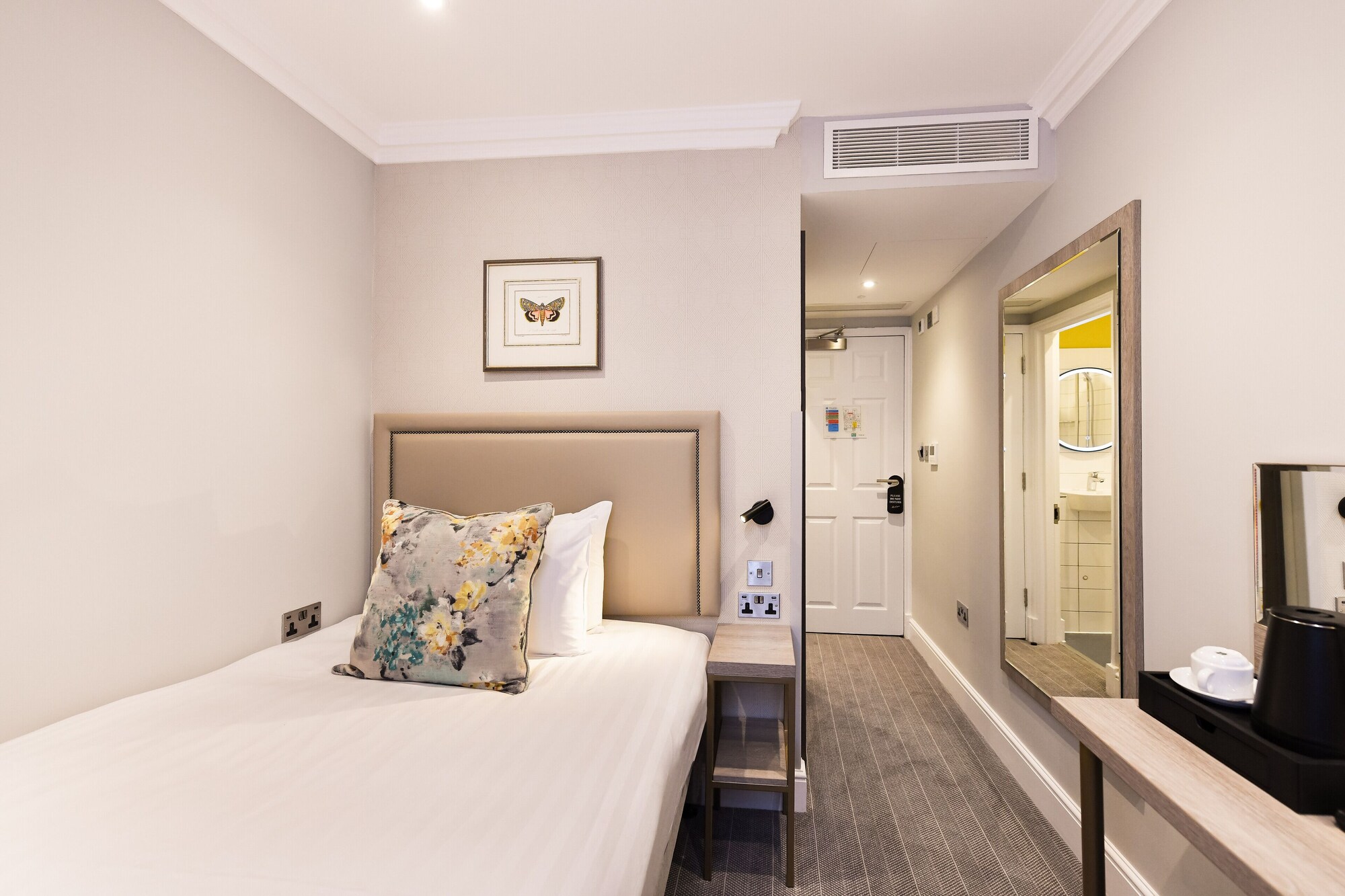 ROOM, SINGLE