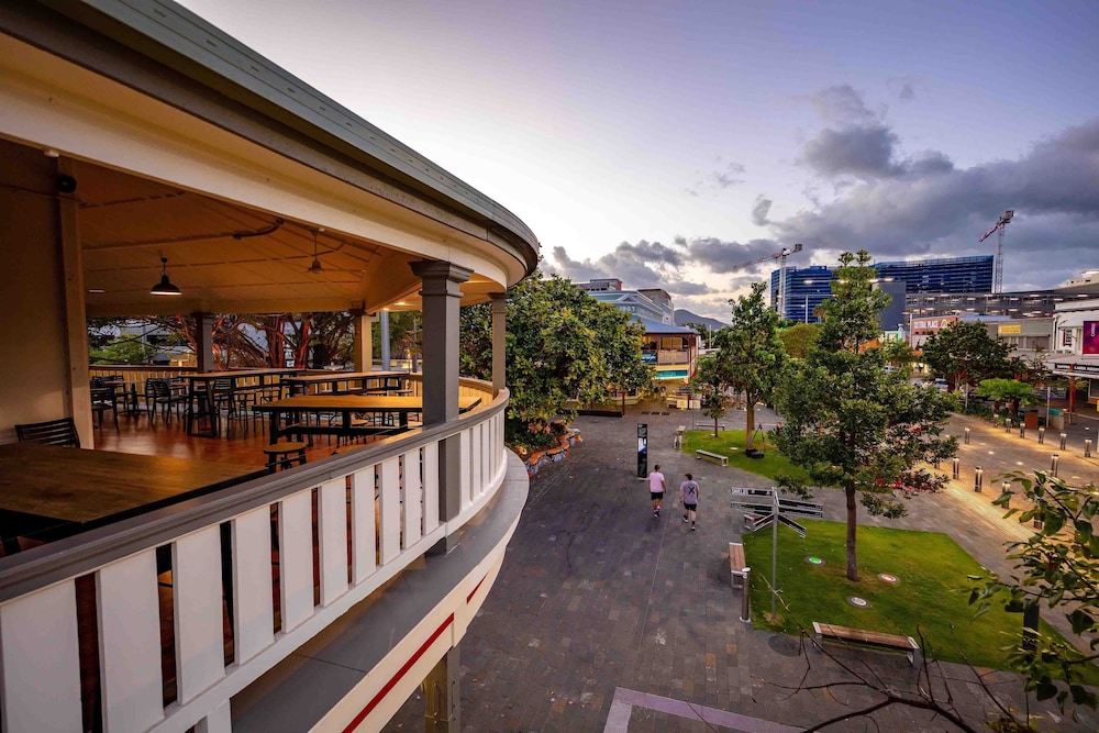Hides Hotel Cairns 5/39