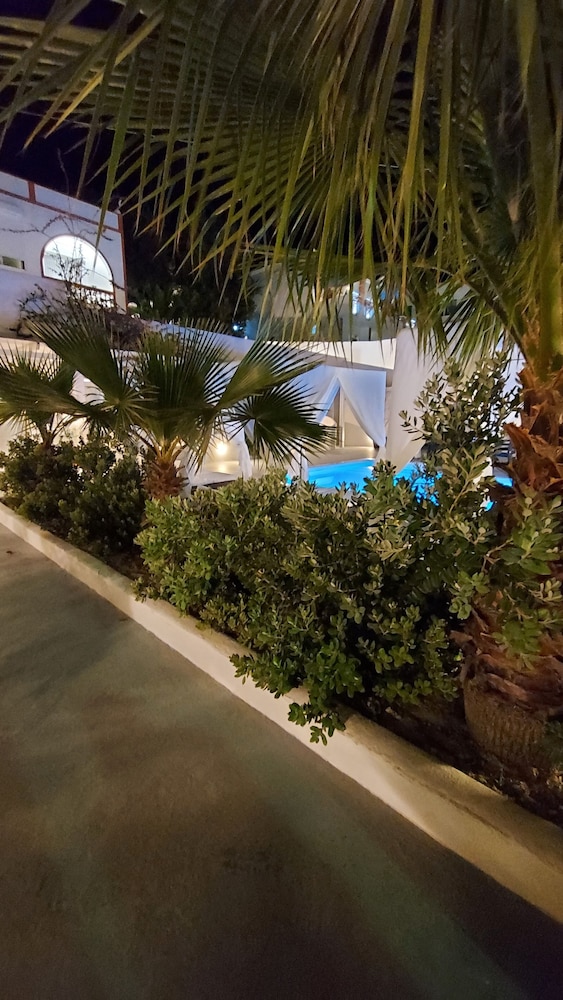 Ambience Suites 63/72
