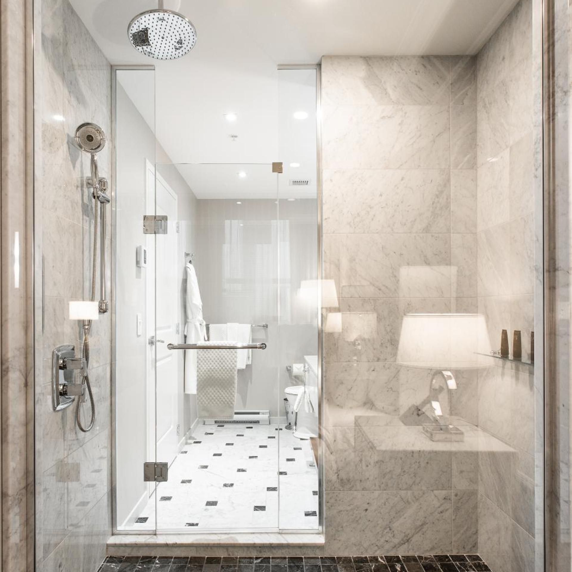 غرفة كلاسيكية بسرير كينج وسريرين كوين، Hotel Birks Montreal 9/10