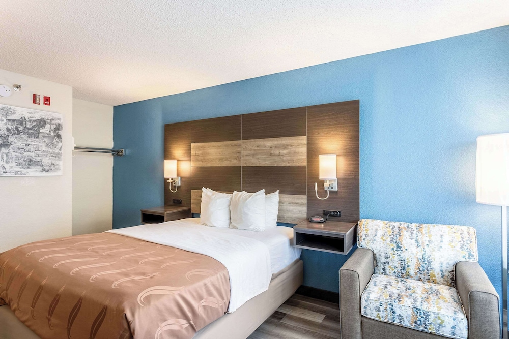 ROOM, QUEEN BED, ACCESSIBLE