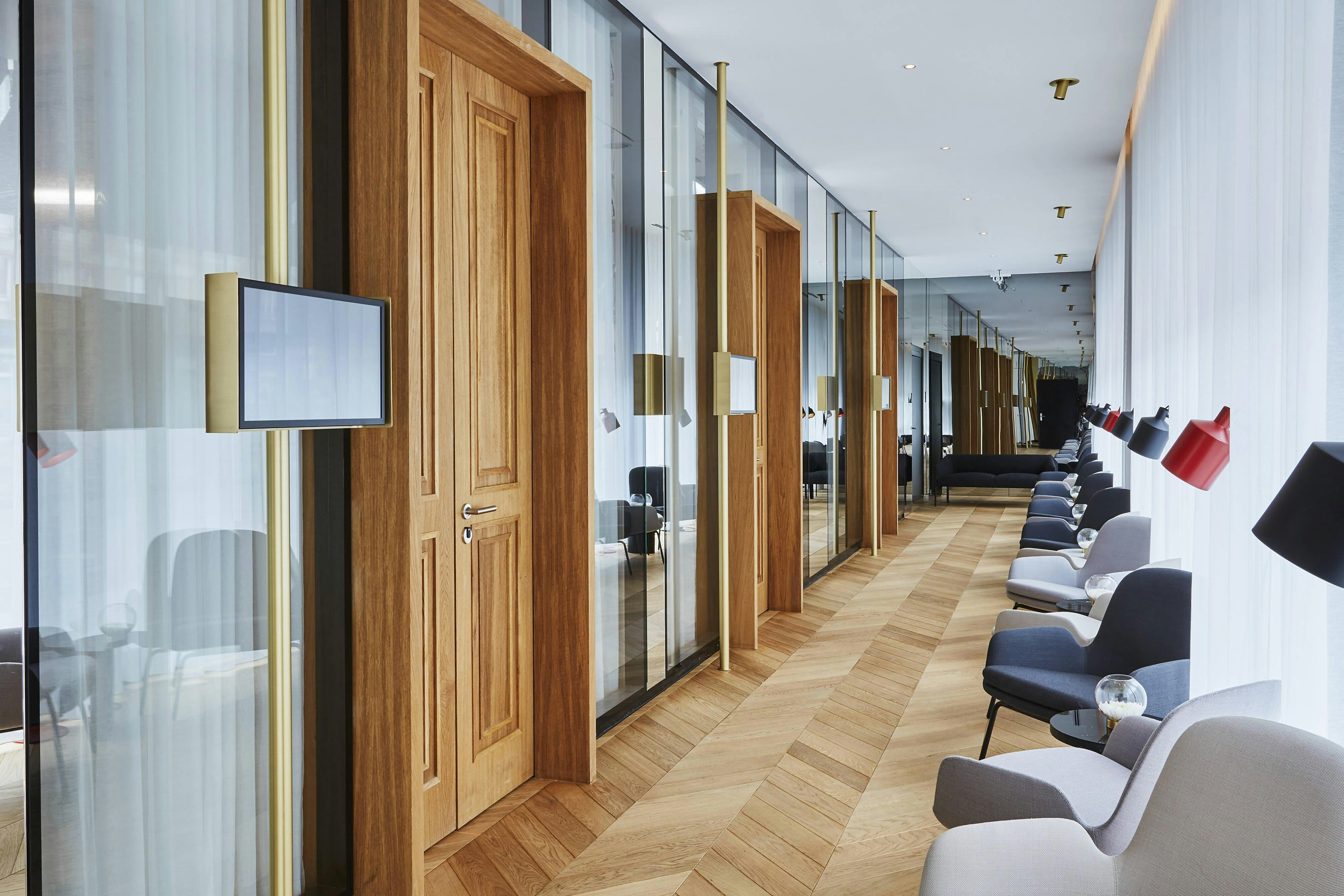Roomers Munich, Autograph Collection 53/56