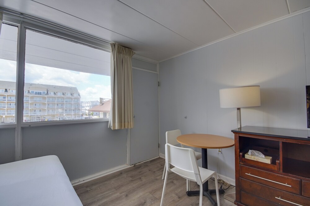 Rideau Motor Inn 26/44