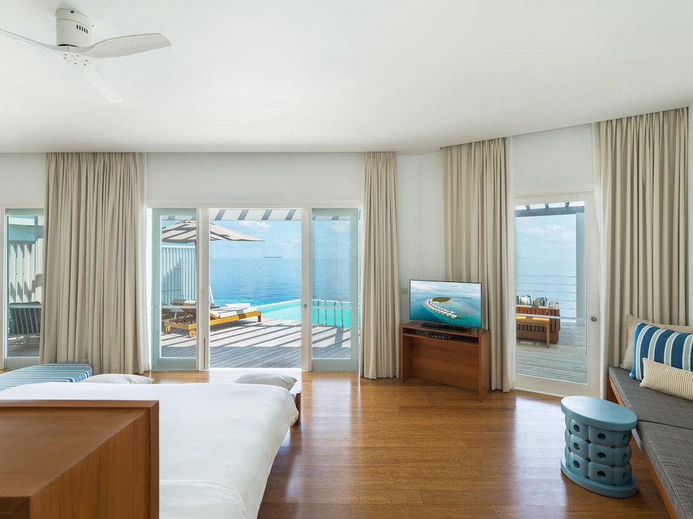 Reef, Water Pool Villa, King Bed