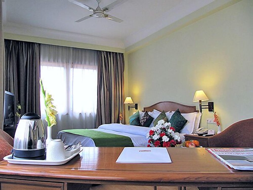Ritz Plaza 15/50