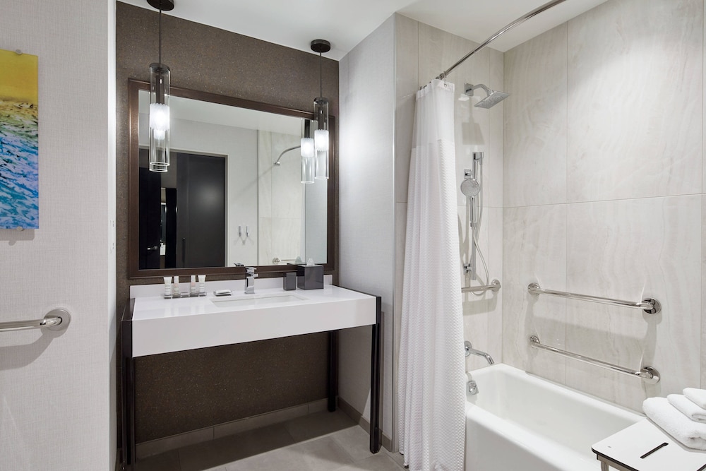 UNC Charlotte Marriott Hotel & Conference Center 8/47