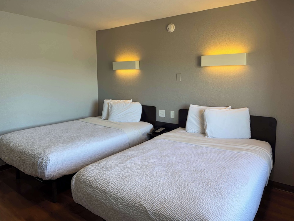 Motel6 Simi Valley, CA 18/50