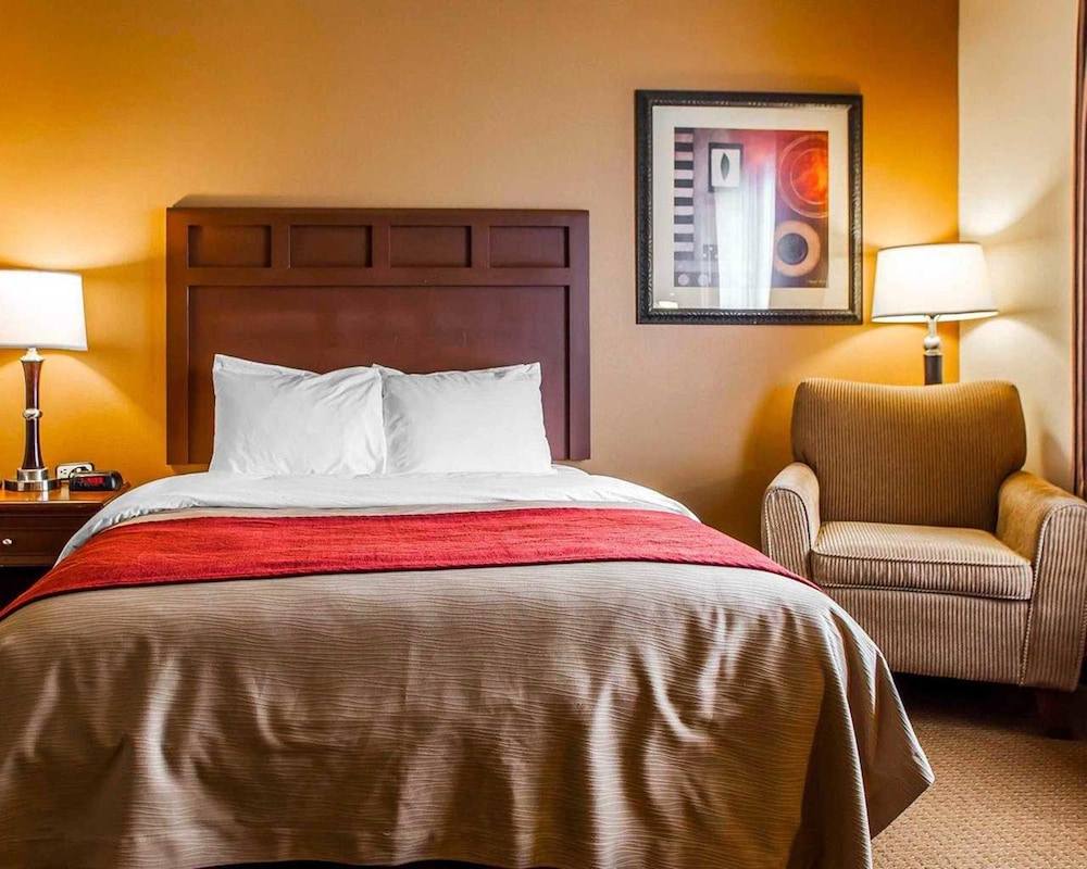 Comfort Inn & Suites Grinnell near I-80 14/32