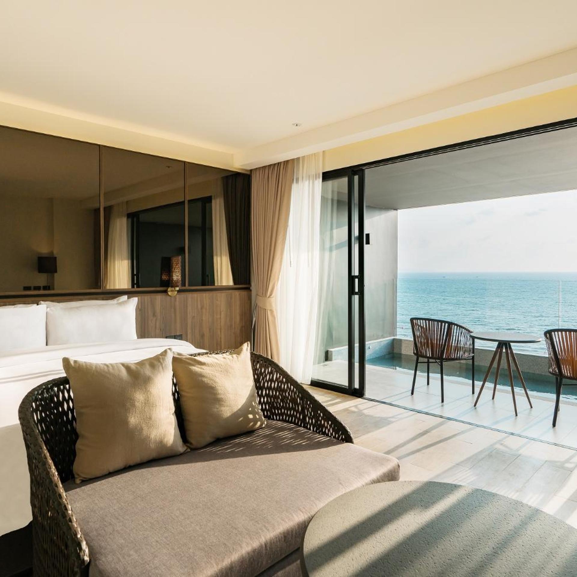 Skypool, Ocean Front