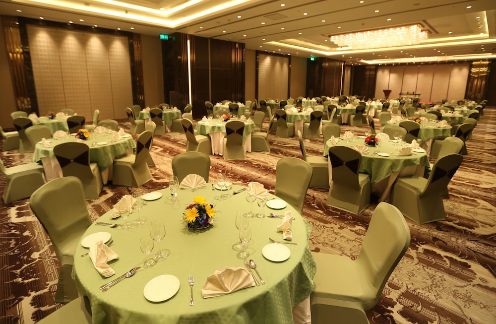 Pride Plaza Hotel, Aerocity, New Delhi 36/48