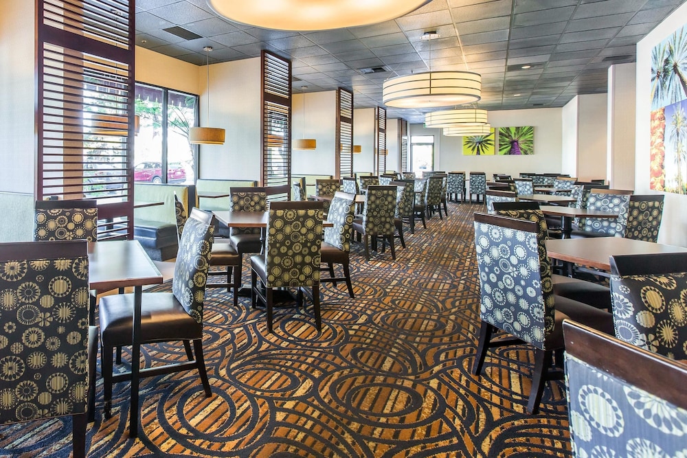 Clarion Hotel Anaheim Resort 32/45
