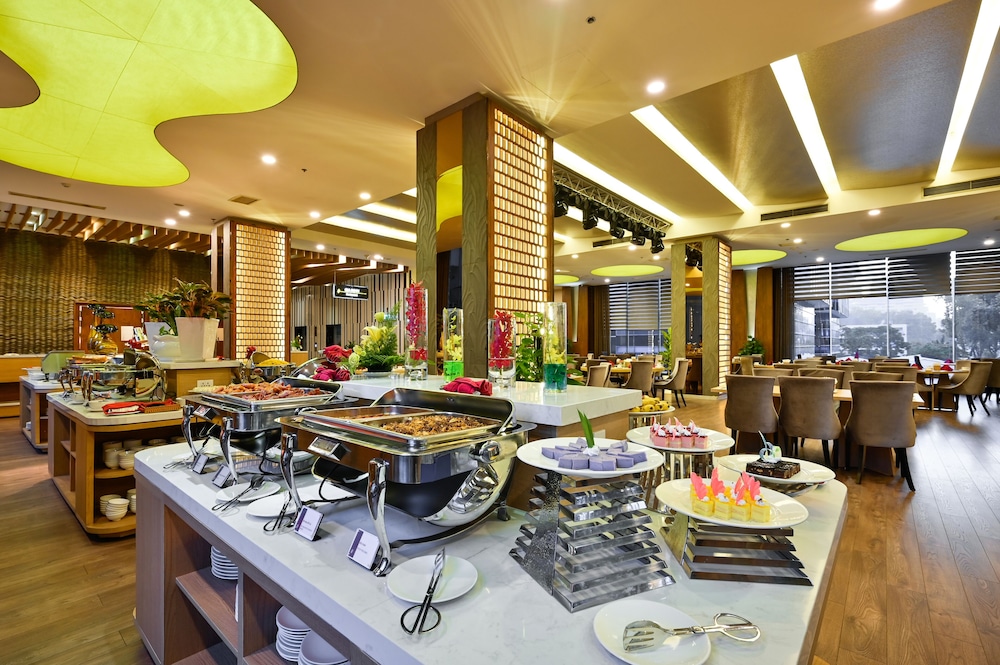 Muong Thanh Grand Saigon Centre Hotel 64/71