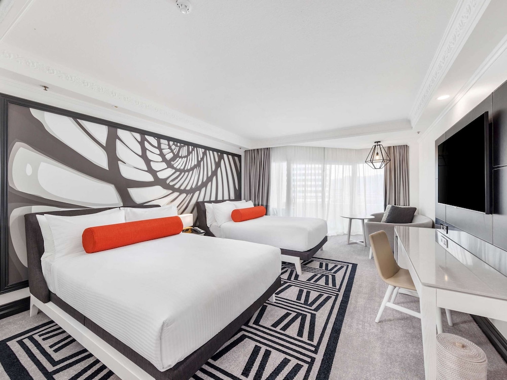 GRAND SUPERIOR, MOUNTAIN, CITY, TWIN BEDS