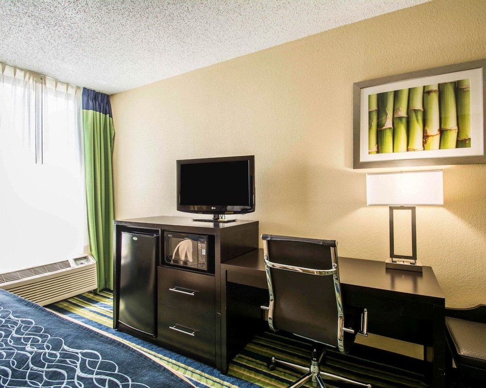 Comfort Inn & Suites Lantana - West Palm Beach South 35/40