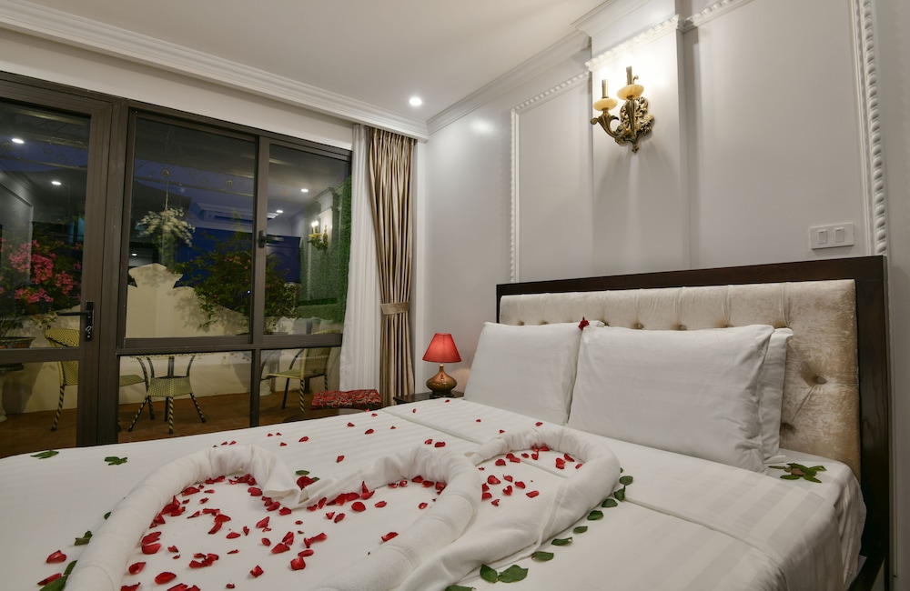 Golden Sail Hotel 13/28