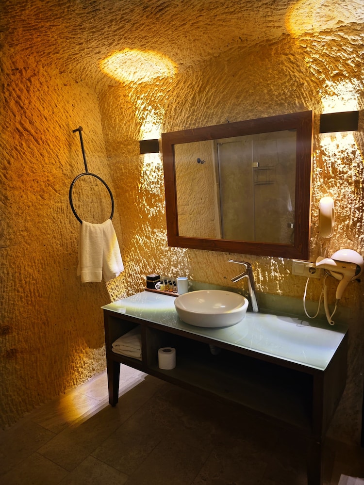 Acropolis Cave Suites 48/50