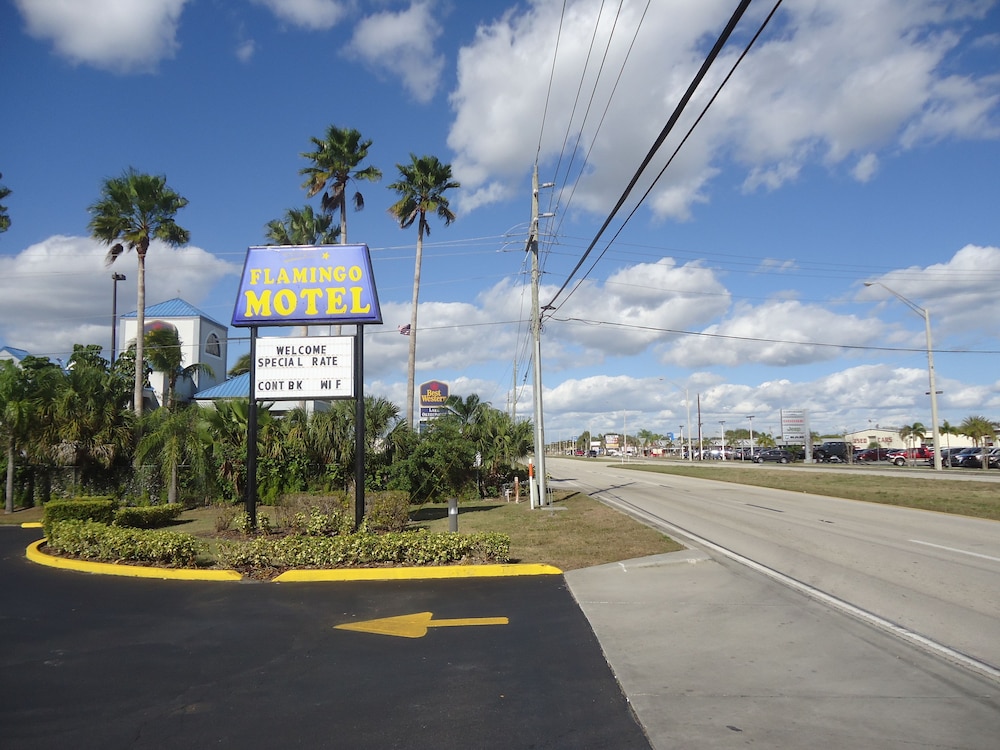 Econo Lodge 25/37