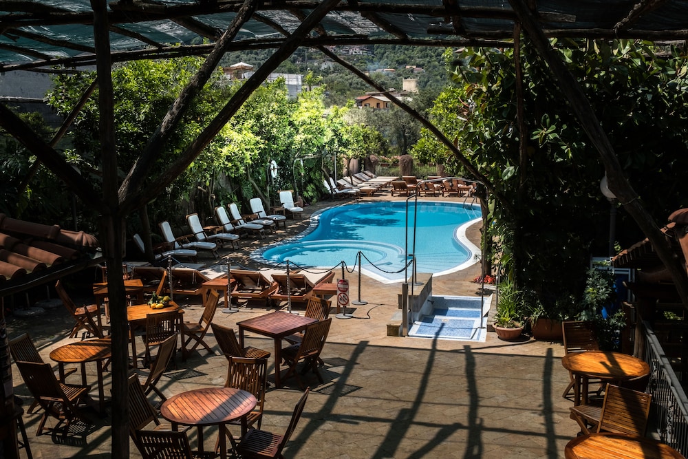 VILLAGGIO VERDE 40/52