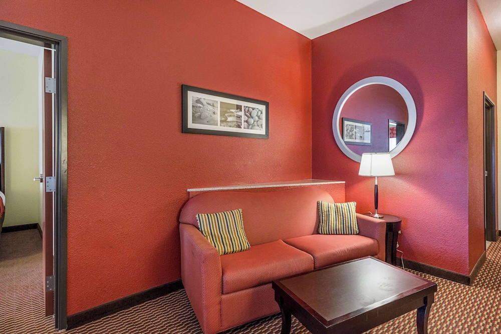 Comfort Suites Leesville 32/50