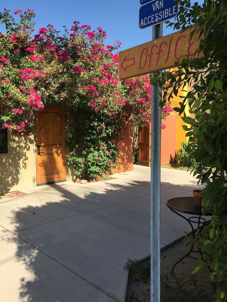 Los Arboles Hotel 41/50