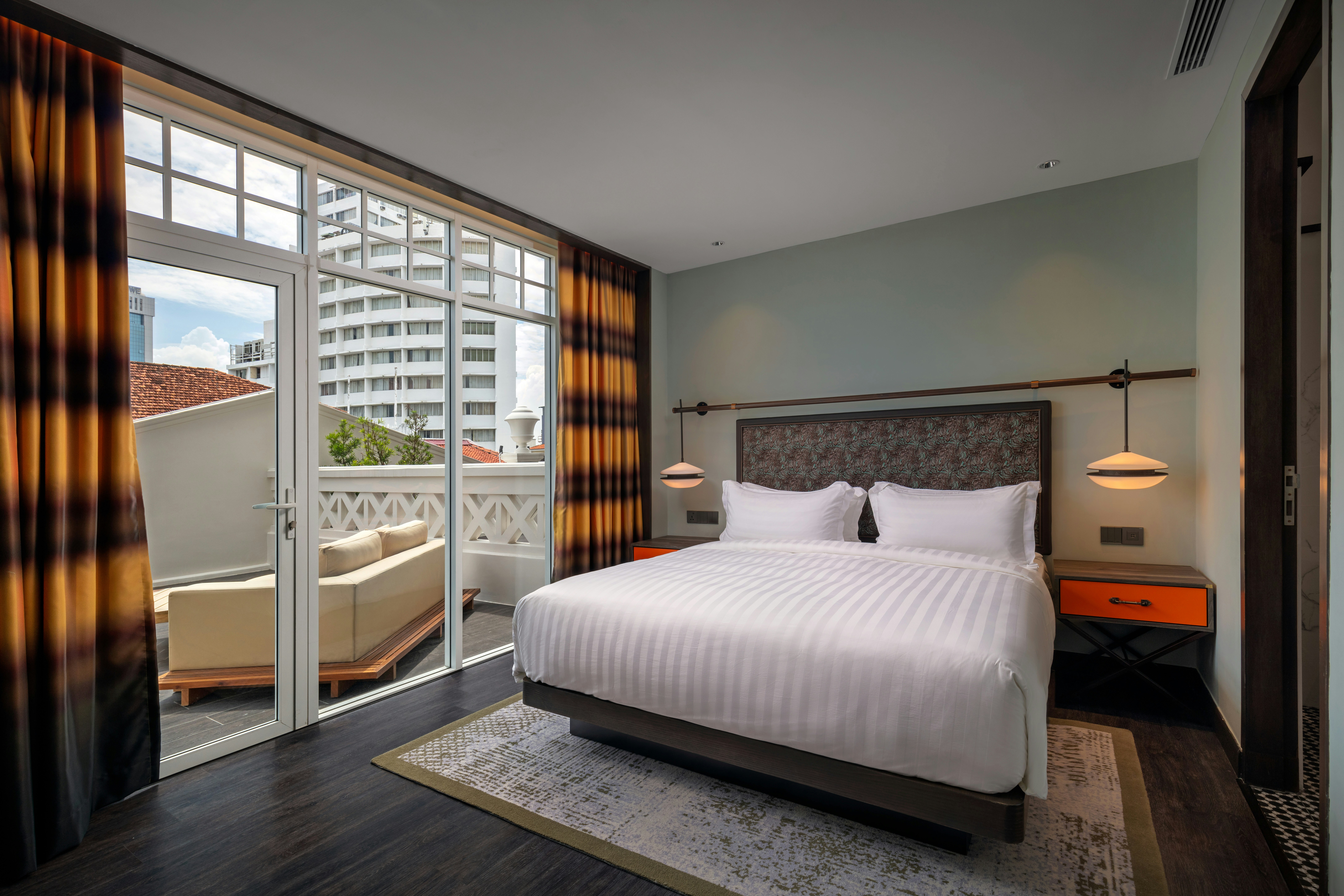 COLONIAL SUITE
