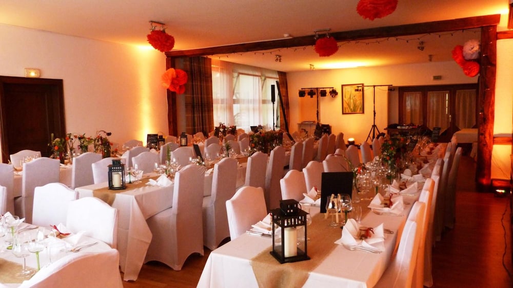 HOTEL AUX TROIS ROSES 43/54