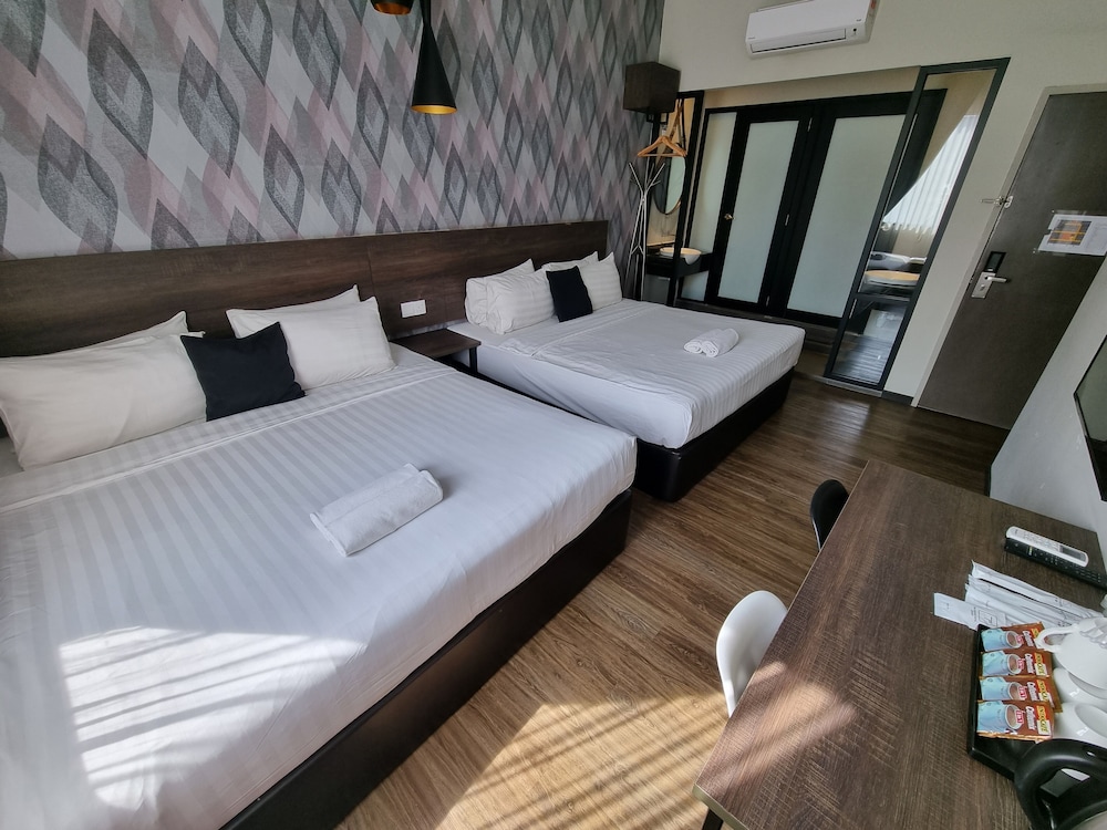 The Square Hotel 18/62