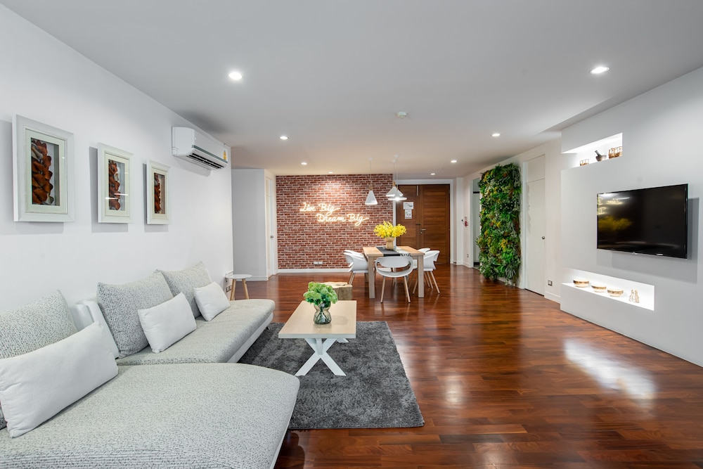 Benviar Tonson Residence 33/50