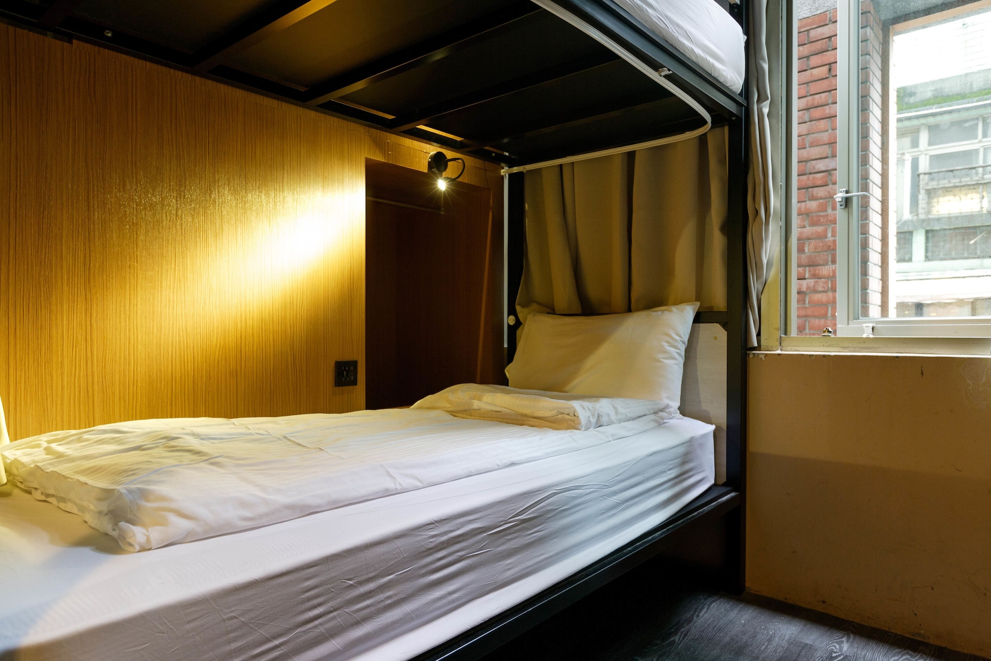 FEMALE DORM, FEMALE ONLY