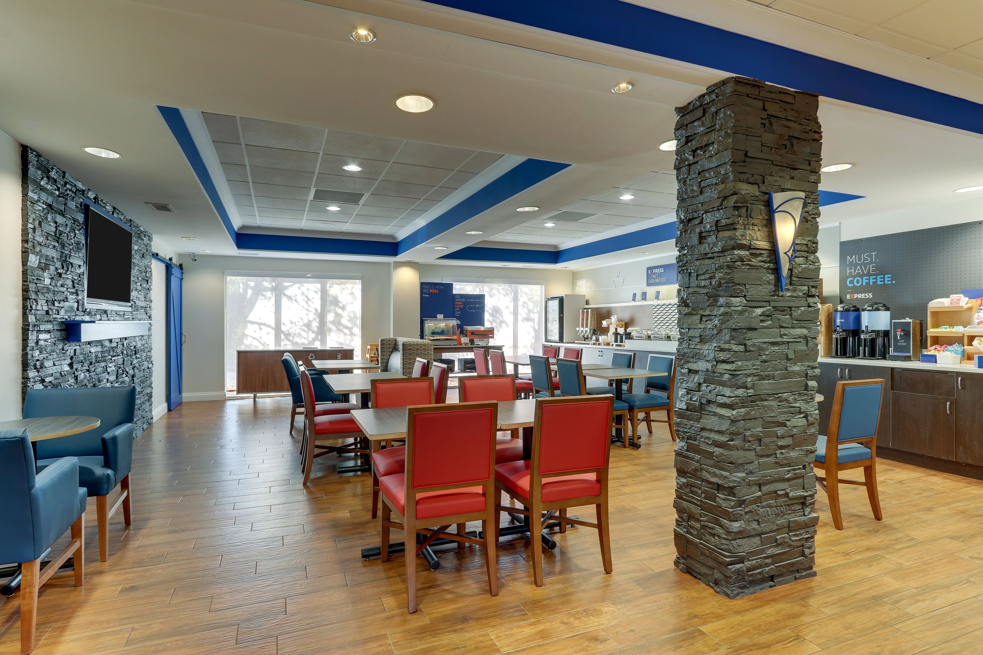 Holiday Inn Express & Suites Dayton-Centerville by IHG 36/52