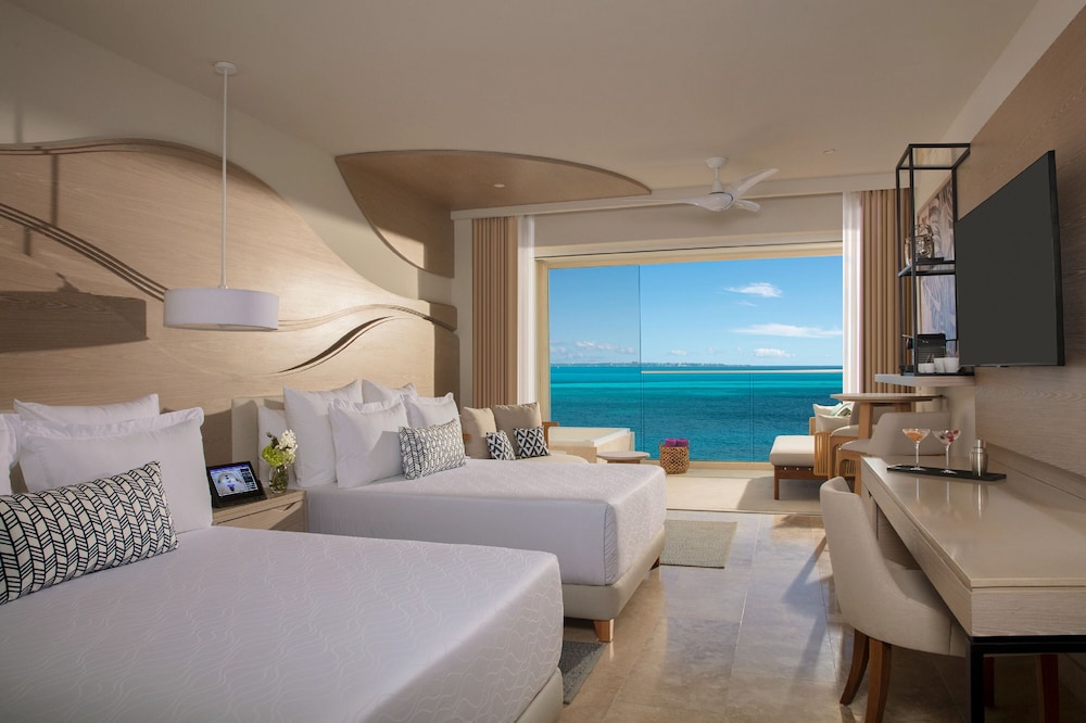 Xhale Club, Junior Suite, 2 Double Beds, Ocean Front
